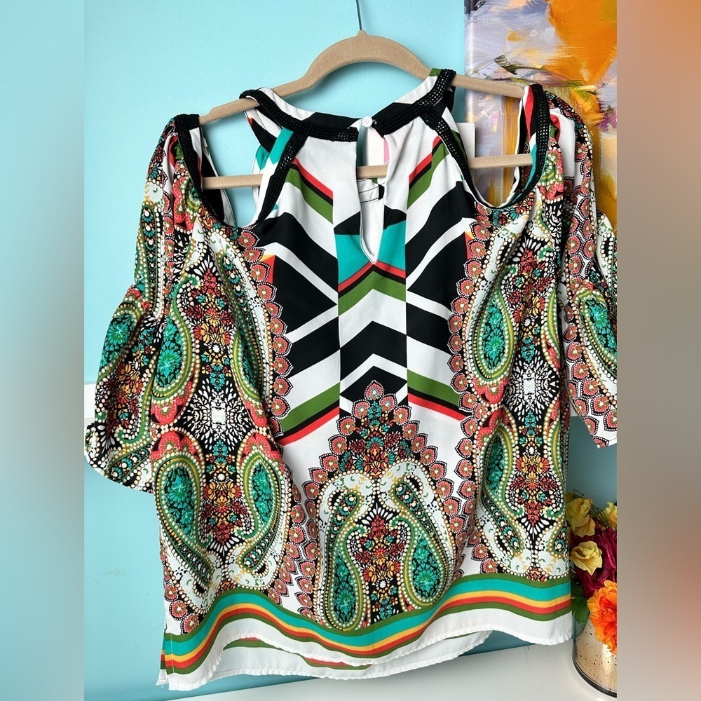 New York cut out shoulder paisley geometric design blouse, size M - Picture 6 of 6